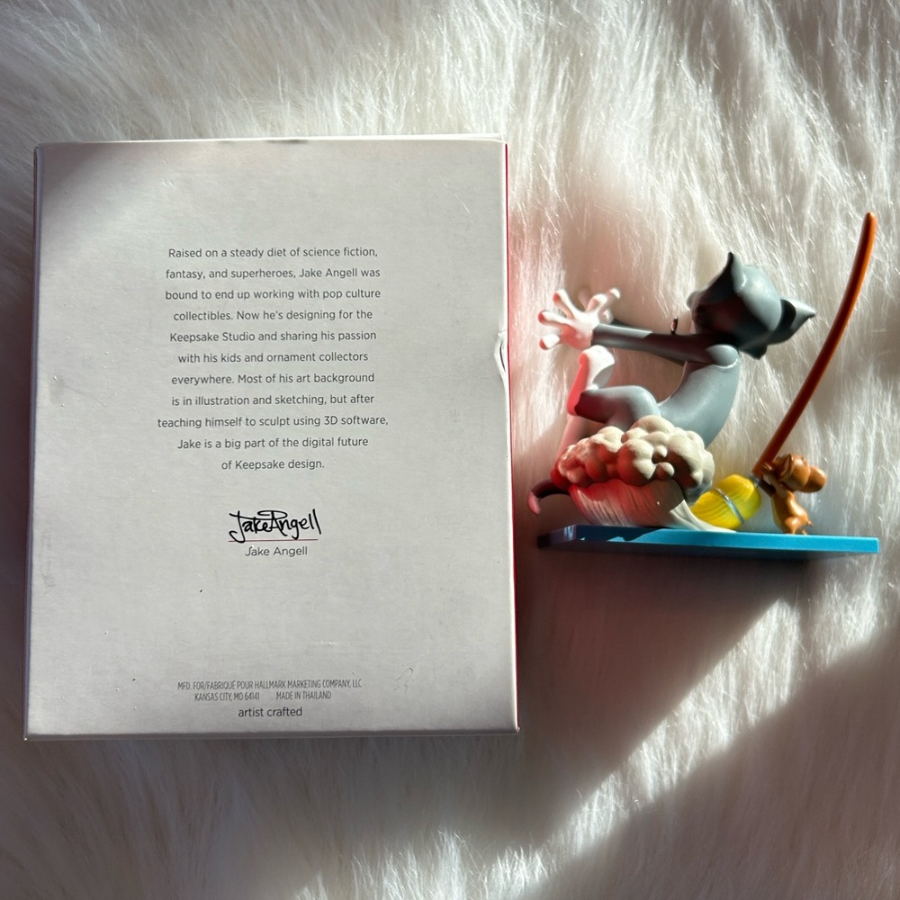 NWT 2018 Hallmark Keepsake “Mouse Cleaning” Christmas Ornament, QX12966 - Picture 3 of 5